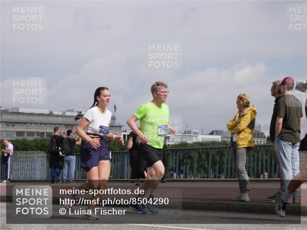 29.06.2025 - hella hamburg halbmarathon Luisa Fischer http://msf.ph/oto/8504290 29.06.2025 10:15:22 Kennedybrücke 9428, 1785, 1610, 1785, 1851, 2963, 2964, 5150, 5166, 7907, 8917, 8971, 9428, 10402, 10685 meine-sportfotos.de