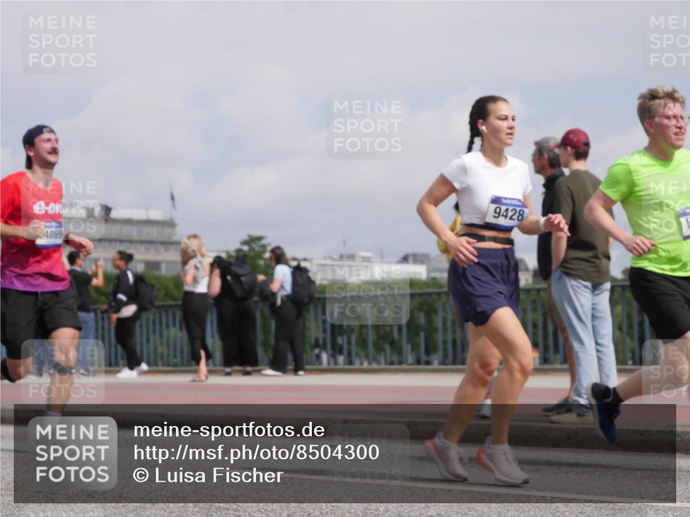 29.06.2025 - hella hamburg halbmarathon Luisa Fischer http://msf.ph/oto/8504300 29.06.2025 10:15:23 Kennedybrücke 4869, 9428, 1610, 1785, 2963, 2964, 3363, 5150, 7907, 8917, 8971, 9428, 10067, 10402, 10685 meine-sportfotos.de