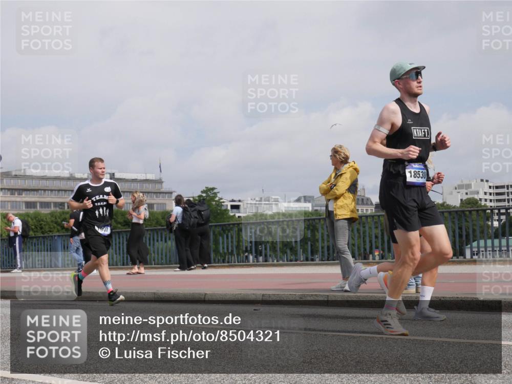 29.06.2025 - hella hamburg halbmarathon Luisa Fischer http://msf.ph/oto/8504321 29.06.2025 10:15:26 Kennedybrücke 7907, 18530, 3363, 5150, 7014, 7907, 8917, 9428, 10067, 10402 meine-sportfotos.de