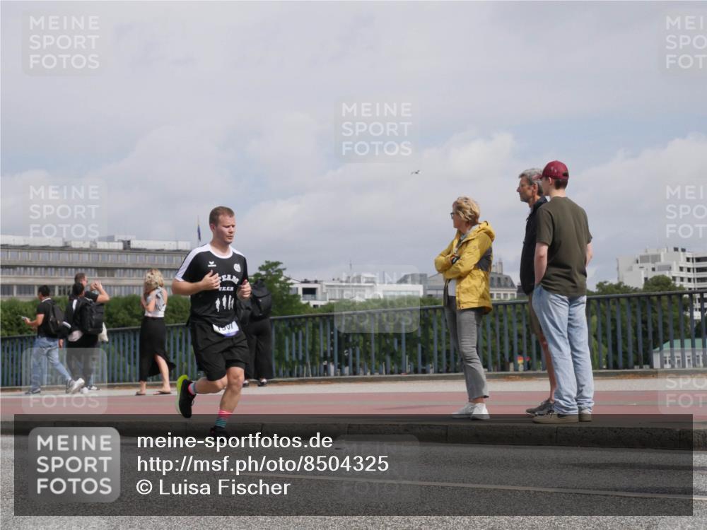 29.06.2025 - hella hamburg halbmarathon Luisa Fischer http://msf.ph/oto/8504325 29.06.2025 10:15:26 Kennedybrücke 1907, 3363, 5150, 7014, 7907, 8917, 9428, 10067, 10402 meine-sportfotos.de