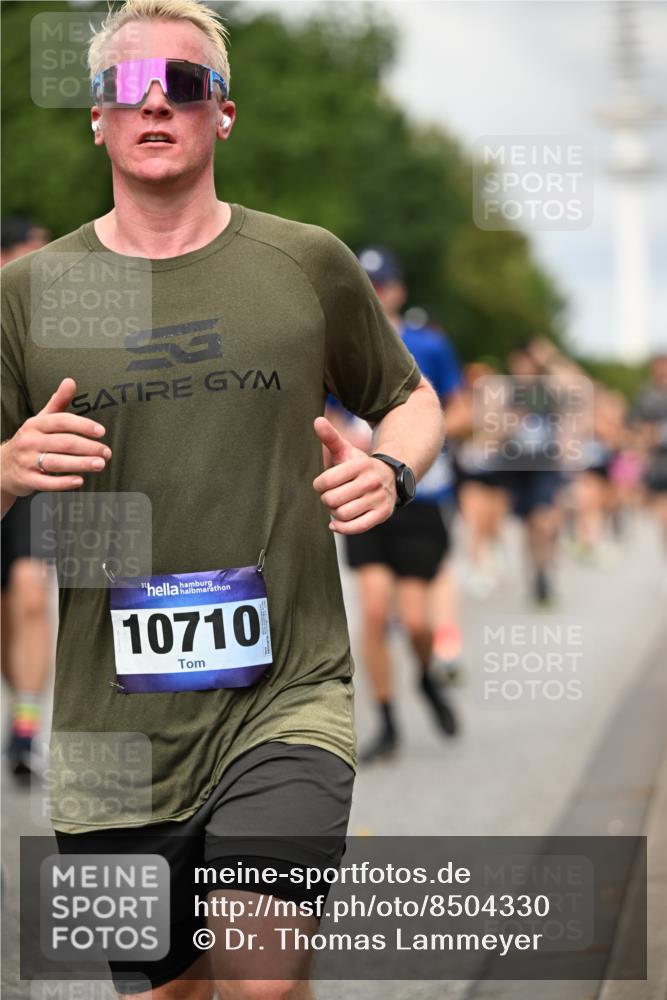 29.06.2025 - hella hamburg halbmarathon Dr. Thomas Lammeyer http://msf.ph/oto/8504330 29.06.2025 10:26:32 Kennedybrücke 1294, 1419, 1598, 1963, 2063, 2172, 2351, 2919, 3108, 3172, 3458, 3735, 3768, 3910, 3946, 3995, 4113, 4114, 4131, 4375, 4376, 4556, 4559, 4829, 5079, 6030, 6303, 6307, 6676, 6805, 6820, 6849, 6899, 6977, 7097, 7162, 7794, 8511, 8855, 8884, 8954, 9204, 9516, 9807, 10065, 10167, 10241, 10663, 10710, 10739, 10902, 10961, 11046 meine-sportfotos.de