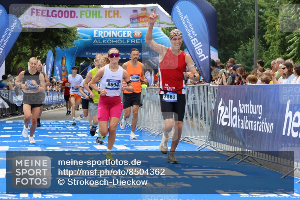 29.06.2025 - hella hamburg halbmarathon Strokosch-Dieckow http://msf.ph/oto/8504362 29.06.2025 10:41:57 Ziel 1169, 5690, 6593, 7092, 7363, 8694, 11417, 12292, 13196, 15521, 15846, 16507, 17864, 17926, 18920, 19046 meine-sportfotos.de