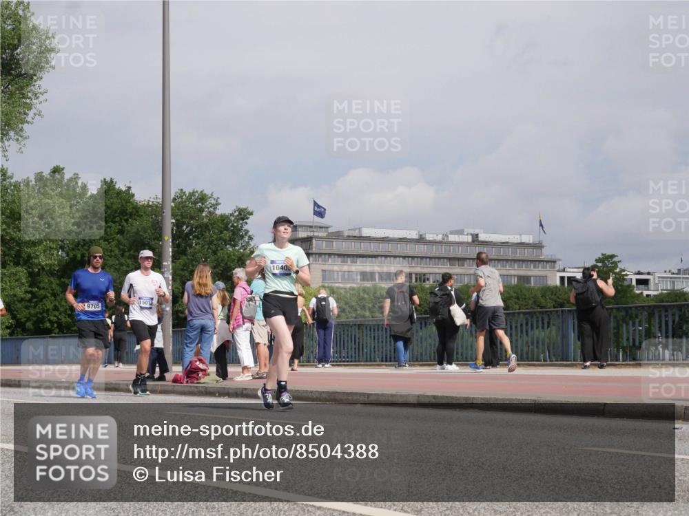 29.06.2025 - hella hamburg halbmarathon Luisa Fischer http://msf.ph/oto/8504388 29.06.2025 10:15:37 Kennedybrücke 9705, 15012, 1040, 2531, 2942, 4532, 7014, 8405, 9705, 10409 meine-sportfotos.de