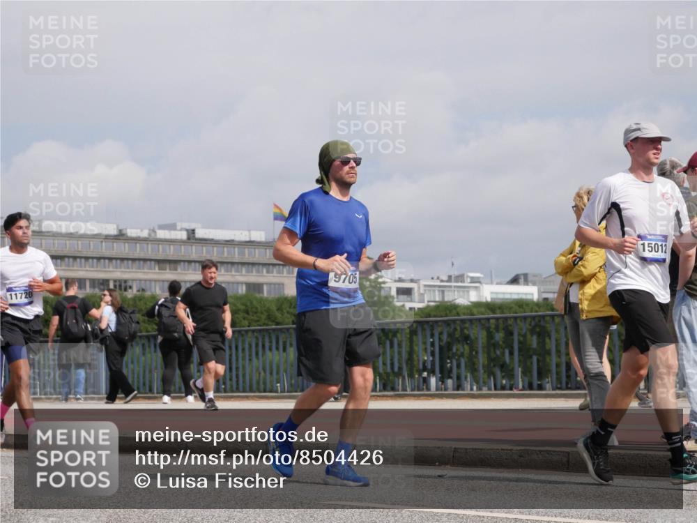 29.06.2025 - hella hamburg halbmarathon Luisa Fischer http://msf.ph/oto/8504426 29.06.2025 10:15:41 Kennedybrücke 11720, 9705, 15012, 2531, 2942, 3360, 4532, 8398, 8405, 9705, 10409 meine-sportfotos.de