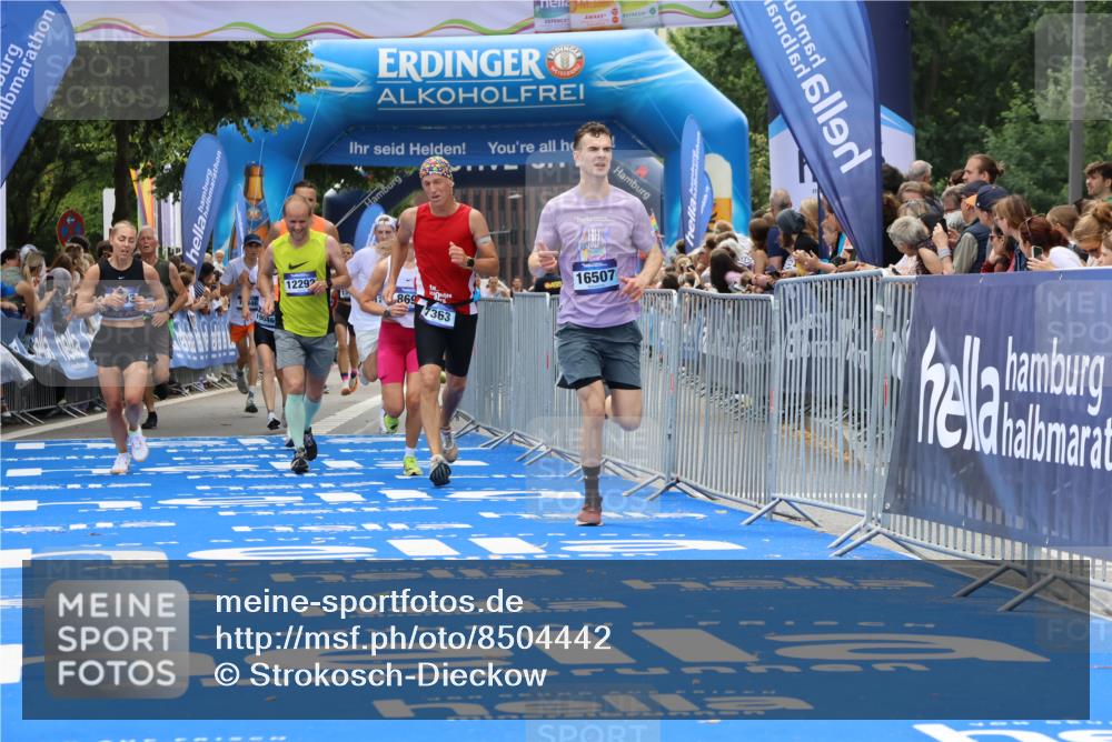 29.06.2025 - hella hamburg halbmarathon Strokosch-Dieckow http://msf.ph/oto/8504442 29.06.2025 10:41:55 Ziel 1169, 5690, 6593, 7092, 7363, 8694, 11417, 11765, 12292, 13196, 15521, 15846, 15935, 16507, 17864, 17926, 18920, 19046 meine-sportfotos.de