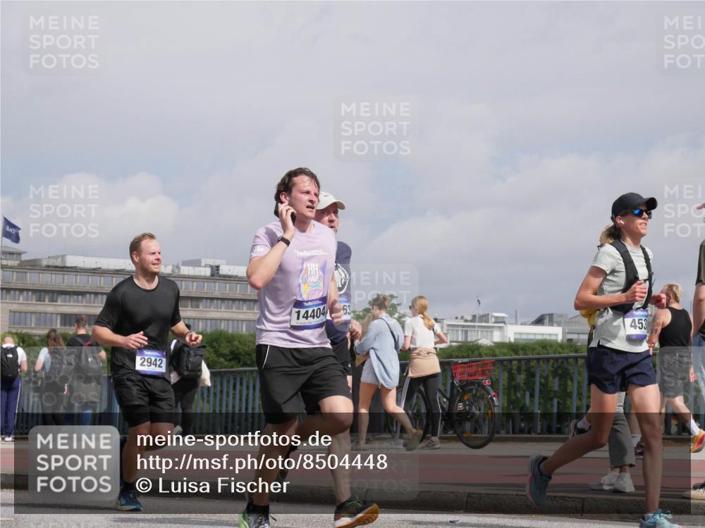 29.06.2025 - hella hamburg halbmarathon Luisa Fischer http://msf.ph/oto/8504448 29.06.2025 10:15:43 Kennedybrücke 2942, 14404, 63, 00, 453, 1020, 1051, 2531, 2942, 3360, 4532, 6489, 8398, 8405, 9705, 10409 meine-sportfotos.de
