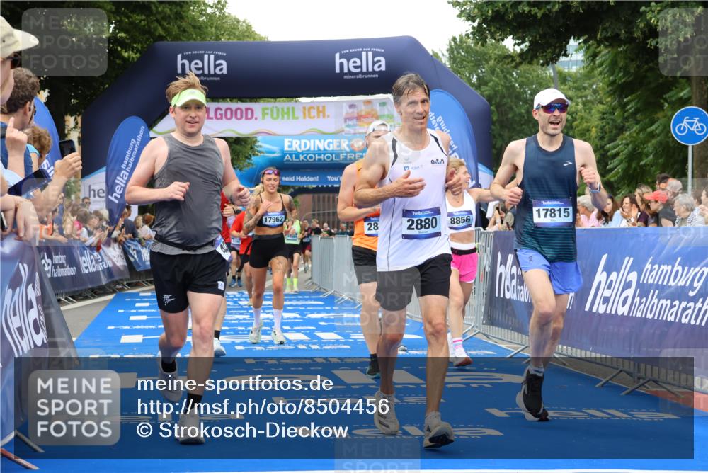 29.06.2025 - hella hamburg halbmarathon Strokosch-Dieckow http://msf.ph/oto/8504456 29.06.2025 10:51:51 Ziel 2396, 2818, 2823, 2880, 4033, 4297, 5102, 6390, 7224, 7409, 7724, 8710, 8819, 8856, 9793, 9959, 10057, 12224, 13799, 15427, 15690, 15727, 16907, 17682, 17815, 17962, 18869, 19053, 19137 meine-sportfotos.de