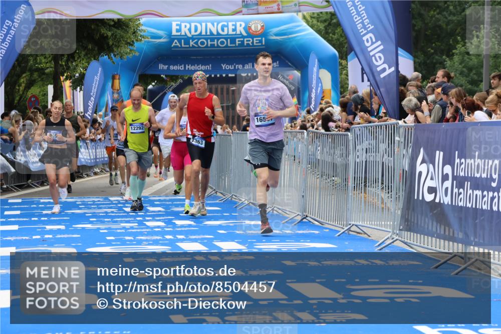 29.06.2025 - hella hamburg halbmarathon Strokosch-Dieckow http://msf.ph/oto/8504457 29.06.2025 10:41:55 Ziel 1169, 5690, 6593, 7092, 7363, 8694, 11417, 11765, 12292, 13196, 15521, 15846, 15935, 16507, 17864, 17926, 18920, 19046 meine-sportfotos.de