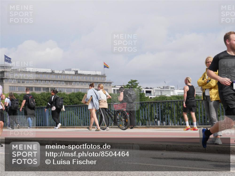 29.06.2025 - hella hamburg halbmarathon Luisa Fischer http://msf.ph/oto/8504464 29.06.2025 10:15:45 Kennedybrücke 1020, 1051, 2531, 2942, 3360, 4532, 6489, 7873, 8398, 8405, 9705 meine-sportfotos.de