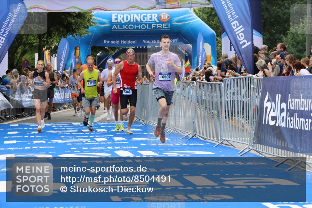 29.06.2025 - hella hamburg halbmarathon Strokosch-Dieckow http://msf.ph/oto/8504491 29.06.2025 10:41:55 Ziel 1169, 5690, 6593, 7092, 7363, 8694, 11417, 11765, 12292, 13196, 15521, 15846, 15935, 16507, 17864, 17926, 18920, 19046 meine-sportfotos.de