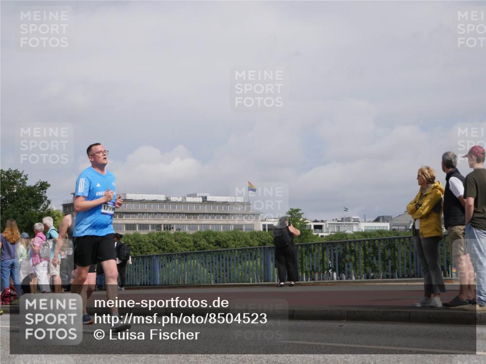 29.06.2025 - hella hamburg halbmarathon Luisa Fischer http://msf.ph/oto/8504523 29.06.2025 10:16:00 Kennedybrücke 1799, 1328, 4187, 4554, 5597, 5598, 8115, 9527, 10581 meine-sportfotos.de