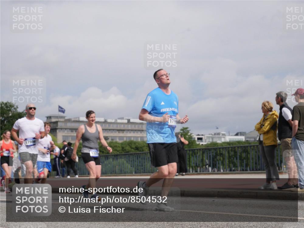 29.06.2025 - hella hamburg halbmarathon Luisa Fischer http://msf.ph/oto/8504532 29.06.2025 10:16:01 Kennedybrücke 17988, 1328, 179, 1328, 4554, 5597, 5598, 8115, 9527, 10581 meine-sportfotos.de