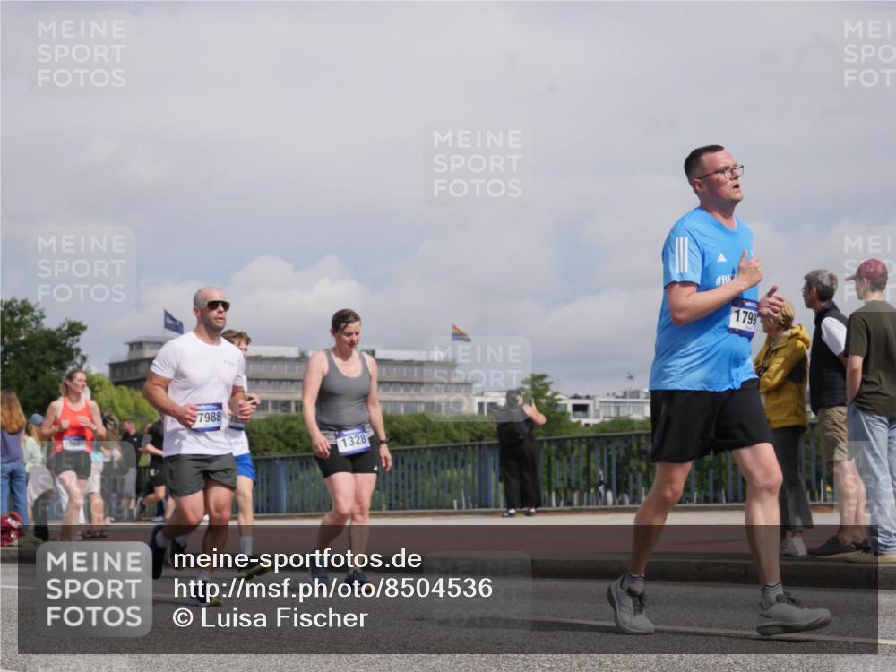 29.06.2025 - hella hamburg halbmarathon Luisa Fischer http://msf.ph/oto/8504536 29.06.2025 10:16:02 Kennedybrücke 7988, 1328, 1799, 1328, 4554, 5597, 5598, 8115, 9527, 10581 meine-sportfotos.de