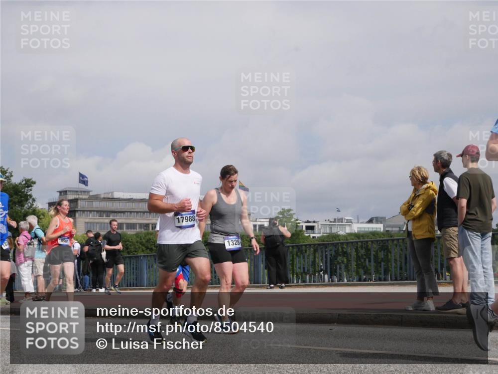 29.06.2025 - hella hamburg halbmarathon Luisa Fischer http://msf.ph/oto/8504540 29.06.2025 10:16:02 Kennedybrücke 183, 10581, 17988, 1328, 1328, 4554, 5597, 5598, 8115, 9527, 10581 meine-sportfotos.de