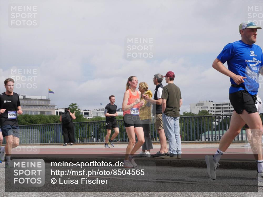 29.06.2025 - hella hamburg halbmarathon Luisa Fischer http://msf.ph/oto/8504565 29.06.2025 10:16:05 Kennedybrücke 5597, 10581, 46, 1328, 4554, 5597, 5598, 8115, 8279, 9527, 10581 meine-sportfotos.de