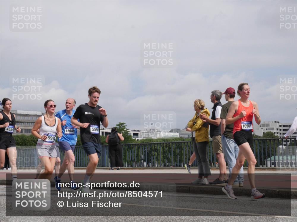 29.06.2025 - hella hamburg halbmarathon Luisa Fischer http://msf.ph/oto/8504571 29.06.2025 10:16:05 Kennedybrücke 4554, 598, 18048, 5597, 10581, 1328, 4554, 5597, 5598, 8115, 8279, 9527, 10581 meine-sportfotos.de