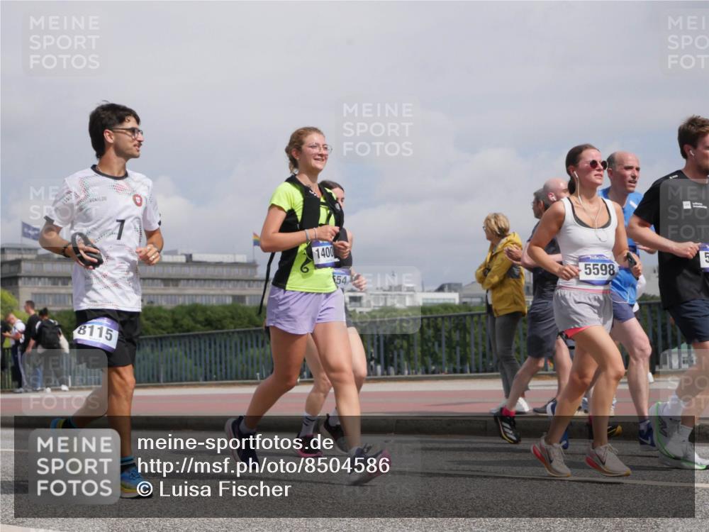 29.06.2025 - hella hamburg halbmarathon Luisa Fischer http://msf.ph/oto/8504586 29.06.2025 10:16:07 Kennedybrücke 8115, 1400, 54, 5598, 1007, 1328, 4554, 5597, 5598, 8115, 8279, 9527, 10581 meine-sportfotos.de