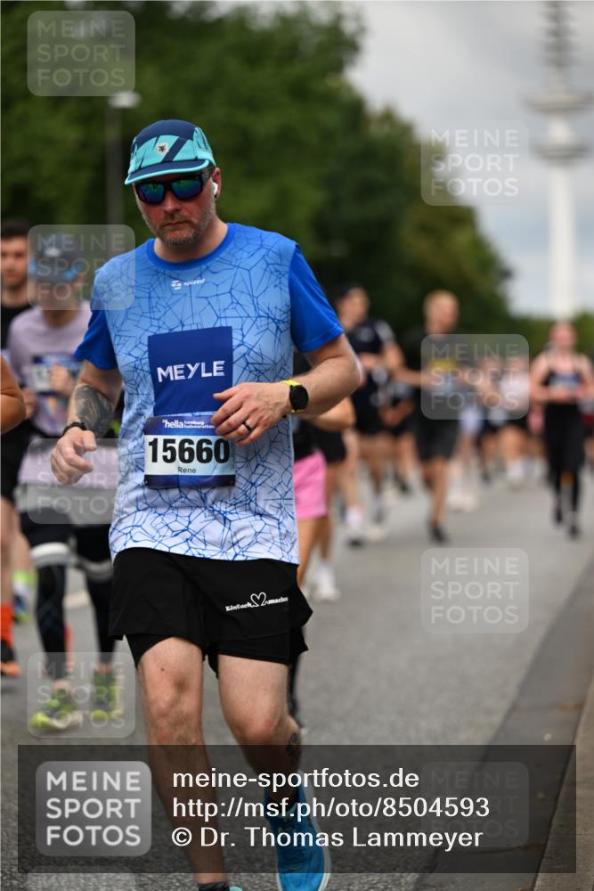 29.06.2025 - hella hamburg halbmarathon Dr. Thomas Lammeyer http://msf.ph/oto/8504593 29.06.2025 10:26:43 Kennedybrücke 1598, 2172, 2351, 2479, 2886, 3108, 3430, 3458, 3735, 3768, 3910, 3946, 3995, 4113, 4114, 4131, 4190, 4266, 4366, 4556, 4559, 4829, 4970, 5079, 6030, 6049, 6303, 6307, 6805, 6820, 6826, 6849, 6881, 6899, 6977, 7097, 7162, 7188, 7190, 7276, 7794, 7925, 8511, 8855, 8931, 9204, 9392, 9516, 10065, 10210, 10241, 10663, 10710, 10739, 10917, 10961, 11046 meine-sportfotos.de