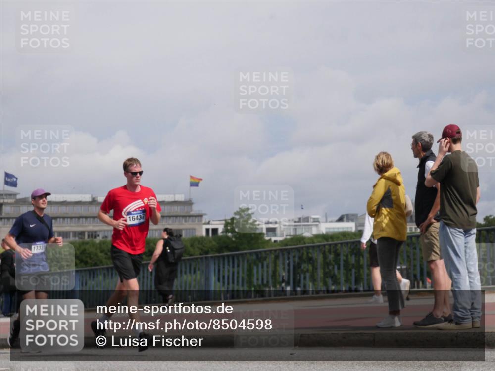 29.06.2025 - hella hamburg halbmarathon Luisa Fischer http://msf.ph/oto/8504598 29.06.2025 10:16:08 Kennedybrücke 1333, 16437, 1007, 1328, 4554, 5597, 5598, 8115, 8279, 9527, 10581 meine-sportfotos.de