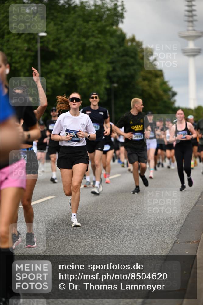29.06.2025 - hella hamburg halbmarathon Dr. Thomas Lammeyer http://msf.ph/oto/8504620 29.06.2025 10:26:44 Kennedybrücke 1598, 2351, 2479, 2744, 2886, 3108, 3430, 3458, 3735, 3768, 3910, 3946, 3995, 4113, 4114, 4131, 4190, 4266, 4366, 4556, 4559, 4829, 4970, 5079, 6030, 6049, 6303, 6307, 6805, 6820, 6826, 6849, 6881, 6899, 6977, 7097, 7162, 7188, 7190, 7276, 7794, 7925, 8511, 8855, 8931, 9204, 9392, 9516, 10065, 10210, 10241, 10573, 10663, 10739, 10917, 10961, 11046 meine-sportfotos.de