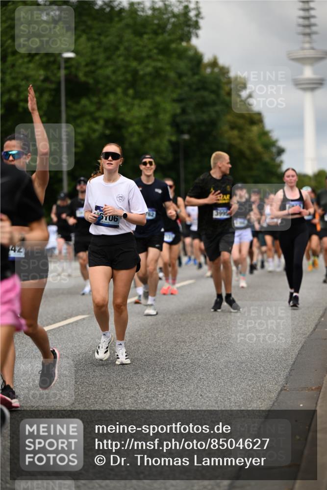29.06.2025 - hella hamburg halbmarathon Dr. Thomas Lammeyer http://msf.ph/oto/8504627 29.06.2025 10:26:44 Kennedybrücke 1598, 2351, 2479, 2744, 2886, 3108, 3430, 3458, 3735, 3768, 3910, 3946, 3995, 4113, 4114, 4131, 4190, 4266, 4366, 4556, 4559, 4829, 4970, 5079, 6030, 6049, 6303, 6307, 6805, 6820, 6826, 6849, 6881, 6899, 6977, 7097, 7162, 7188, 7190, 7276, 7794, 7925, 8511, 8855, 8931, 9204, 9392, 9516, 10065, 10210, 10241, 10573, 10663, 10739, 10917, 10961, 11046 meine-sportfotos.de