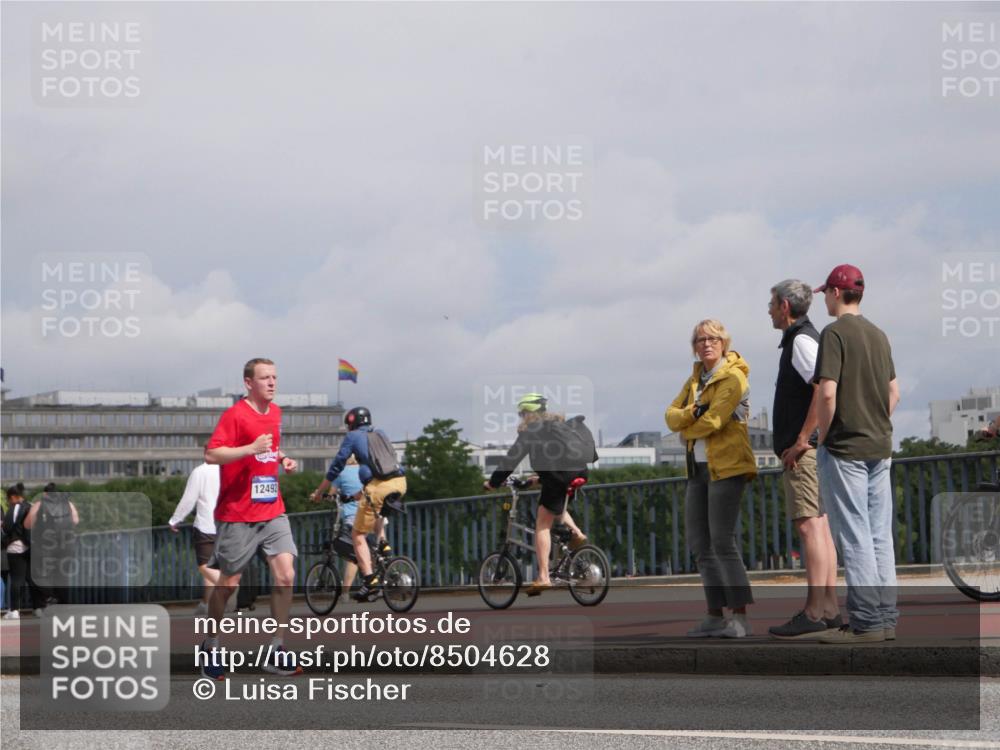29.06.2025 - hella hamburg halbmarathon Luisa Fischer http://msf.ph/oto/8504628 29.06.2025 10:16:13 Kennedybrücke 12492, 1007, 1859, 2961, 3218, 3729, 4950, 7346, 8279, 8913 meine-sportfotos.de