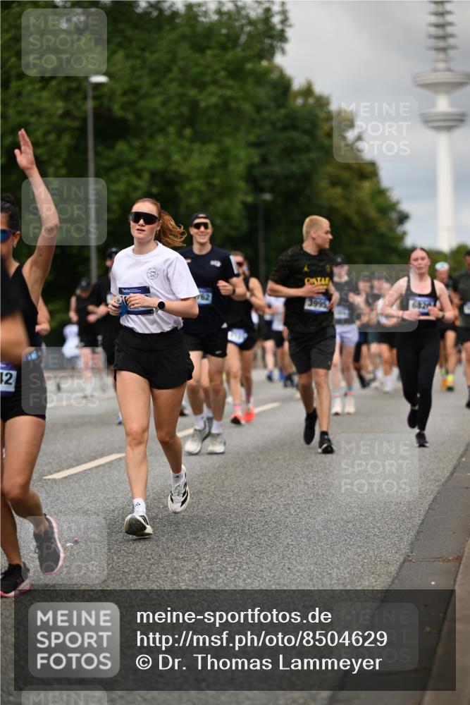 29.06.2025 - hella hamburg halbmarathon Dr. Thomas Lammeyer http://msf.ph/oto/8504629 29.06.2025 10:26:44 Kennedybrücke 1598, 2351, 2479, 2744, 2886, 3108, 3430, 3458, 3735, 3768, 3910, 3946, 3995, 4113, 4114, 4131, 4190, 4266, 4366, 4556, 4559, 4829, 4970, 5079, 6030, 6049, 6303, 6307, 6805, 6820, 6826, 6849, 6881, 6899, 6977, 7097, 7162, 7188, 7190, 7276, 7794, 7925, 8511, 8855, 8931, 9204, 9392, 9516, 10065, 10210, 10241, 10573, 10663, 10739, 10917, 10961, 11046 meine-sportfotos.de