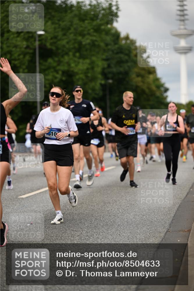 29.06.2025 - hella hamburg halbmarathon Dr. Thomas Lammeyer http://msf.ph/oto/8504633 29.06.2025 10:26:44 Kennedybrücke 1598, 2351, 2479, 2744, 2886, 3108, 3430, 3458, 3735, 3768, 3910, 3946, 3995, 4113, 4114, 4131, 4190, 4266, 4366, 4556, 4559, 4829, 4970, 5079, 6030, 6049, 6303, 6307, 6805, 6820, 6826, 6849, 6881, 6899, 6977, 7097, 7162, 7188, 7190, 7276, 7794, 7925, 8511, 8855, 8931, 9204, 9392, 9516, 10065, 10210, 10241, 10573, 10663, 10739, 10917, 10961, 11046 meine-sportfotos.de