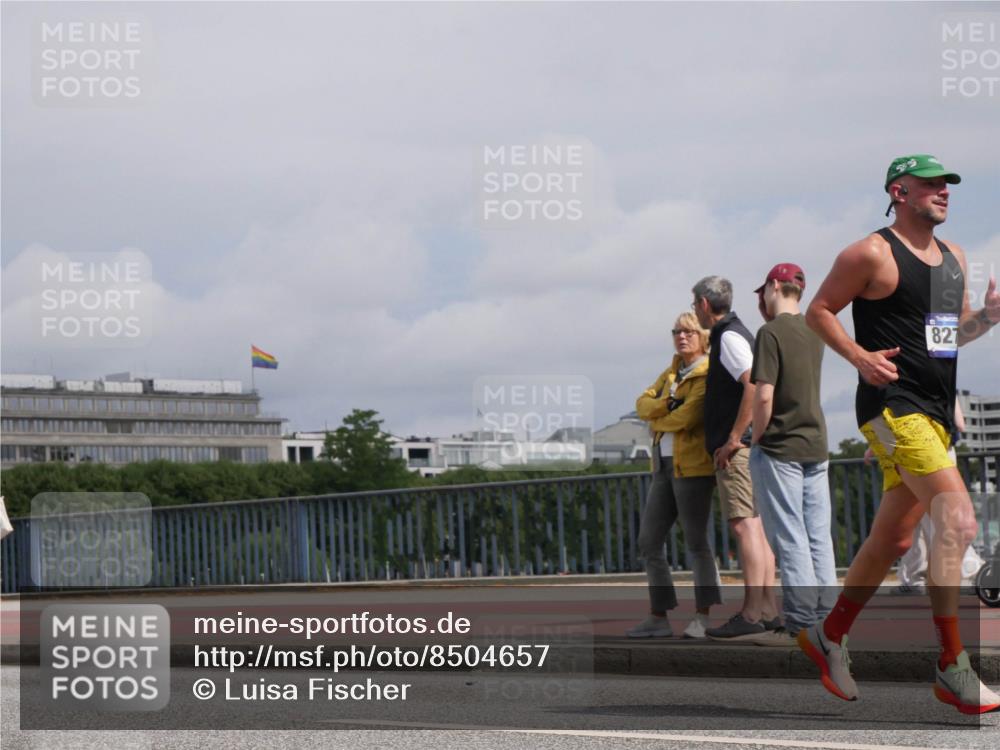 29.06.2025 - hella hamburg halbmarathon Luisa Fischer http://msf.ph/oto/8504657 29.06.2025 10:16:16 Kennedybrücke 827, 1007, 1859, 2961, 3218, 3729, 4950, 6026, 7346, 8279, 8913, 9128 meine-sportfotos.de