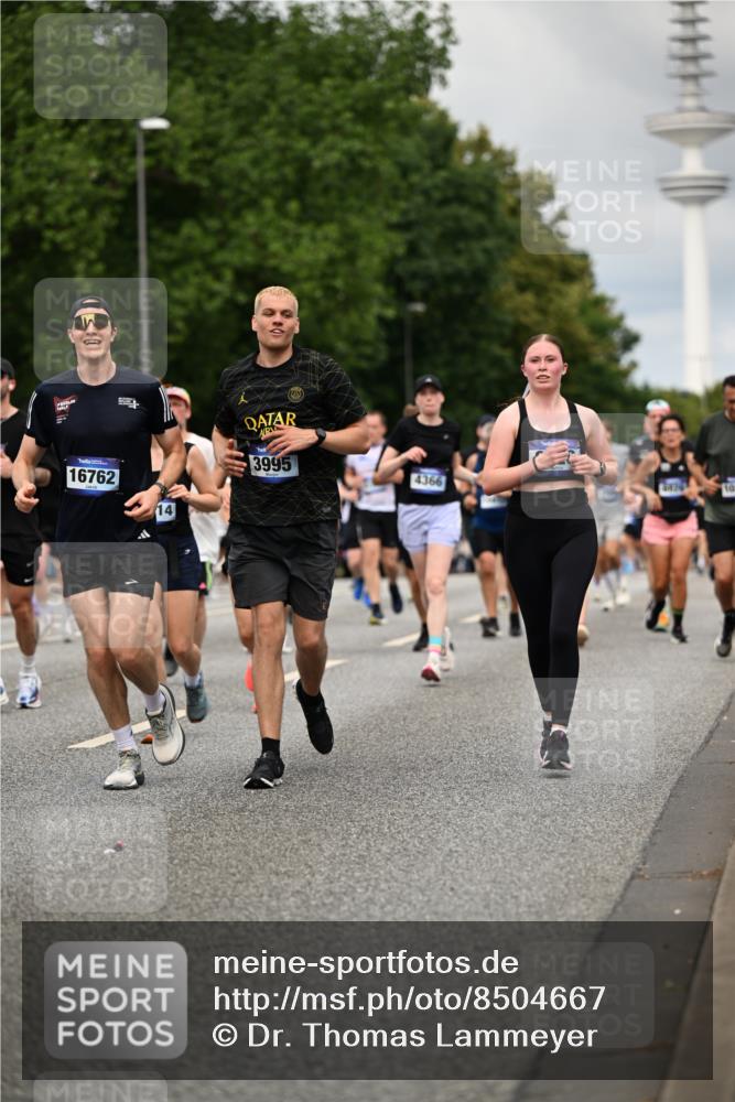 29.06.2025 - hella hamburg halbmarathon Dr. Thomas Lammeyer http://msf.ph/oto/8504667 29.06.2025 10:26:46 Kennedybrücke 1598, 2351, 2479, 2744, 2886, 3430, 3458, 3735, 3910, 3995, 4113, 4114, 4131, 4190, 4266, 4366, 4559, 4829, 4970, 6030, 6049, 6303, 6307, 6820, 6826, 6849, 6881, 6899, 6977, 7097, 7162, 7188, 7190, 7276, 7794, 7925, 8511, 8855, 8931, 9204, 9392, 9516, 10065, 10210, 10241, 10573, 10663, 10739, 10917, 10961, 11046 meine-sportfotos.de
