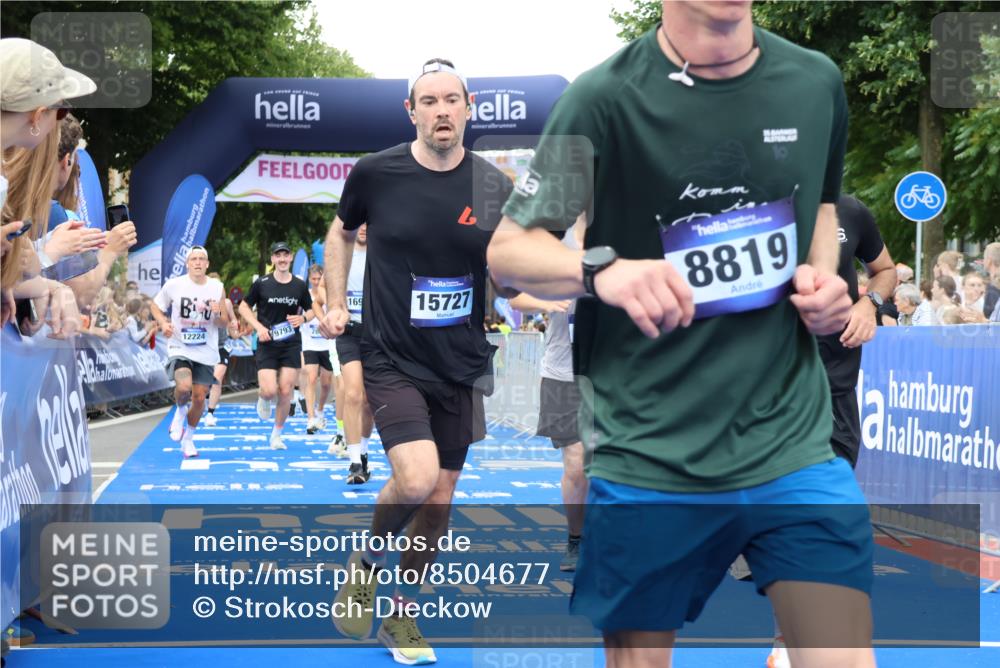 29.06.2025 - hella hamburg halbmarathon Strokosch-Dieckow http://msf.ph/oto/8504677 29.06.2025 10:51:46 Ziel 2396, 2818, 2823, 2880, 4297, 6286, 7224, 8710, 8819, 8856, 9793, 9959, 12224, 13799, 14458, 15427, 15496, 15727, 15831, 15899, 16907, 17682, 17815, 17962, 19053, 19137 meine-sportfotos.de