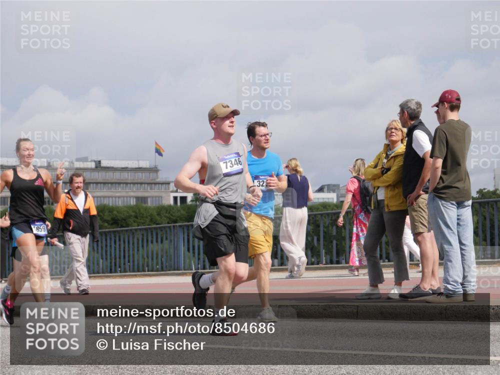 29.06.2025 - hella hamburg halbmarathon Luisa Fischer http://msf.ph/oto/8504686 29.06.2025 10:16:20 Kennedybrücke 859, 7346, 32, 1007, 1859, 2961, 2987, 3218, 3729, 4950, 5232, 6026, 7346, 8913, 9128 meine-sportfotos.de