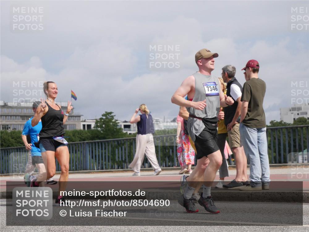 29.06.2025 - hella hamburg halbmarathon Luisa Fischer http://msf.ph/oto/8504690 29.06.2025 10:16:21 Kennedybrücke 7346, 1859, 2055, 2961, 2987, 3218, 3729, 4950, 5232, 6026, 7346, 7460, 8913, 9128 meine-sportfotos.de