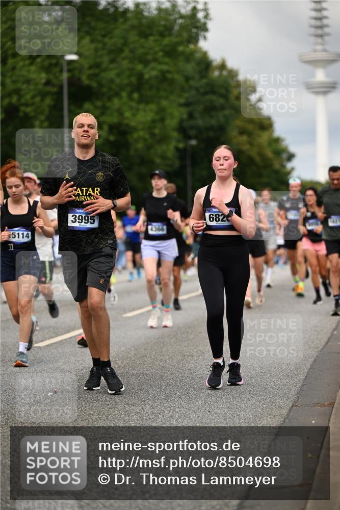 29.06.2025 - hella hamburg halbmarathon Dr. Thomas Lammeyer http://msf.ph/oto/8504698 29.06.2025 10:26:47 Kennedybrücke 1598, 2351, 2479, 2744, 2886, 3430, 3458, 3910, 3995, 4113, 4114, 4131, 4190, 4266, 4366, 4559, 4829, 4970, 6049, 6303, 6307, 6820, 6826, 6849, 6881, 6899, 6977, 7097, 7162, 7188, 7190, 7276, 7794, 7925, 8511, 8855, 8931, 9204, 9392, 10065, 10210, 10241, 10573, 10663, 10739, 10917, 10961, 11046 meine-sportfotos.de