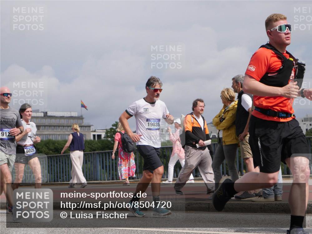 29.06.2025 - hella hamburg halbmarathon Luisa Fischer http://msf.ph/oto/8504720 29.06.2025 10:16:24 Kennedybrücke 0975, 912, 6026, 19035, 1859, 2055, 2359, 2961, 2987, 3218, 3729, 4950, 5232, 6026, 7346, 7460, 8913, 9128 meine-sportfotos.de