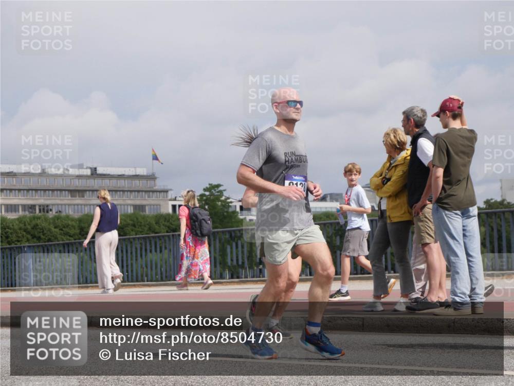 29.06.2025 - hella hamburg halbmarathon Luisa Fischer http://msf.ph/oto/8504730 29.06.2025 10:16:25 Kennedybrücke 21, 0975, 212, 2055, 2359, 2961, 2987, 3218, 3729, 4950, 5232, 6026, 6207, 7460, 8913, 9128 meine-sportfotos.de