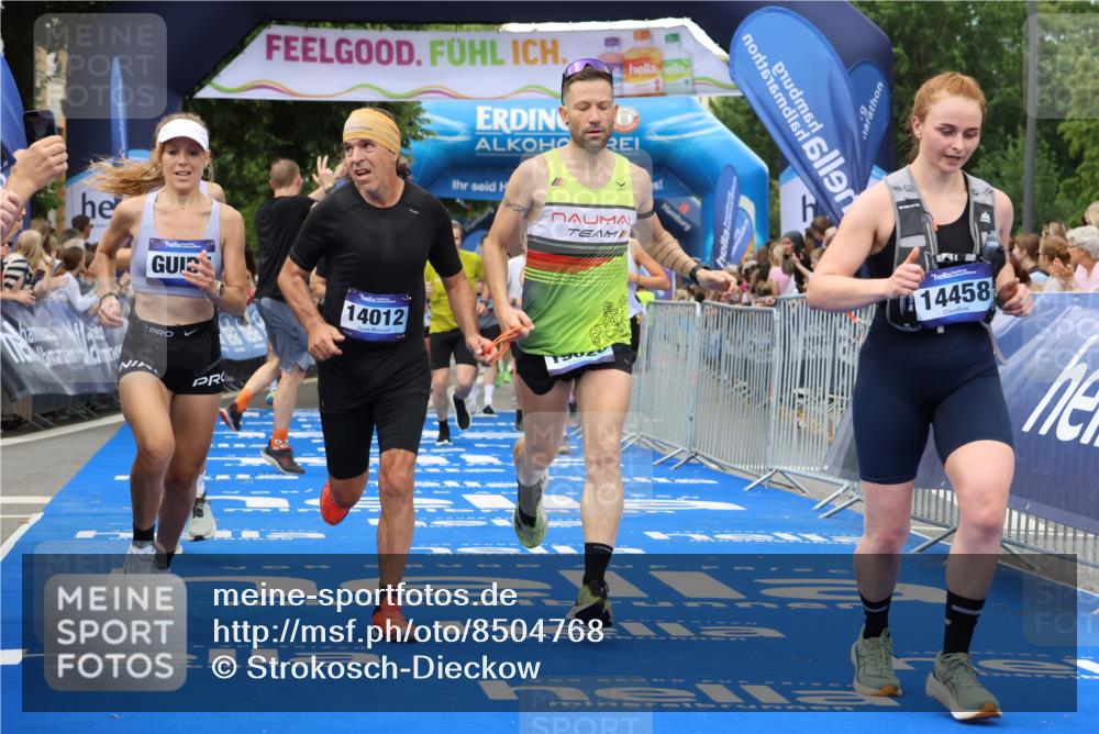29.06.2025 - hella hamburg halbmarathon Strokosch-Dieckow http://msf.ph/oto/8504768 29.06.2025 10:51:39 Ziel 2396, 5008, 6286, 7224, 8710, 8819, 10691, 12224, 13327, 14012, 14458, 15496, 15727, 15831, 15899, 17682, 19007, 19020, 19053 meine-sportfotos.de