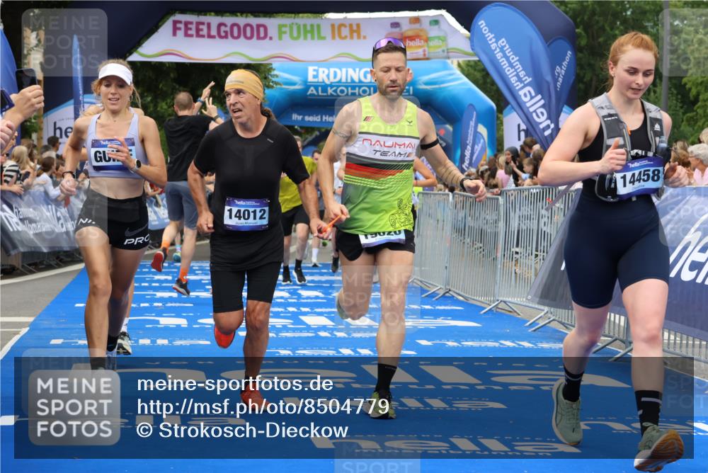 29.06.2025 - hella hamburg halbmarathon Strokosch-Dieckow http://msf.ph/oto/8504779 29.06.2025 10:51:39 Ziel 2396, 5008, 6286, 7224, 8710, 8819, 10691, 12224, 13327, 14012, 14458, 15496, 15727, 15831, 15899, 17682, 19007, 19020, 19053 meine-sportfotos.de