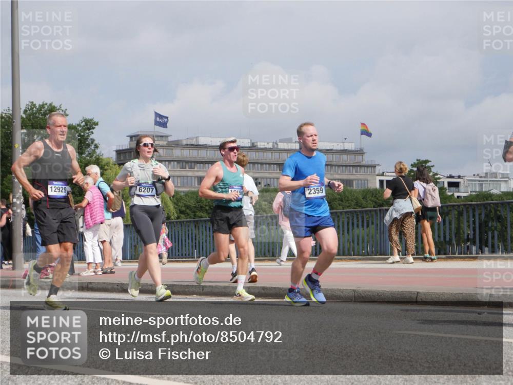 29.06.2025 - hella hamburg halbmarathon Luisa Fischer http://msf.ph/oto/8504792 29.06.2025 10:16:32 Kennedybrücke 12929, 6207, 1190, 2359, 1194, 1939, 2055, 2359, 2721, 2904, 6207, 7460, 9612 meine-sportfotos.de