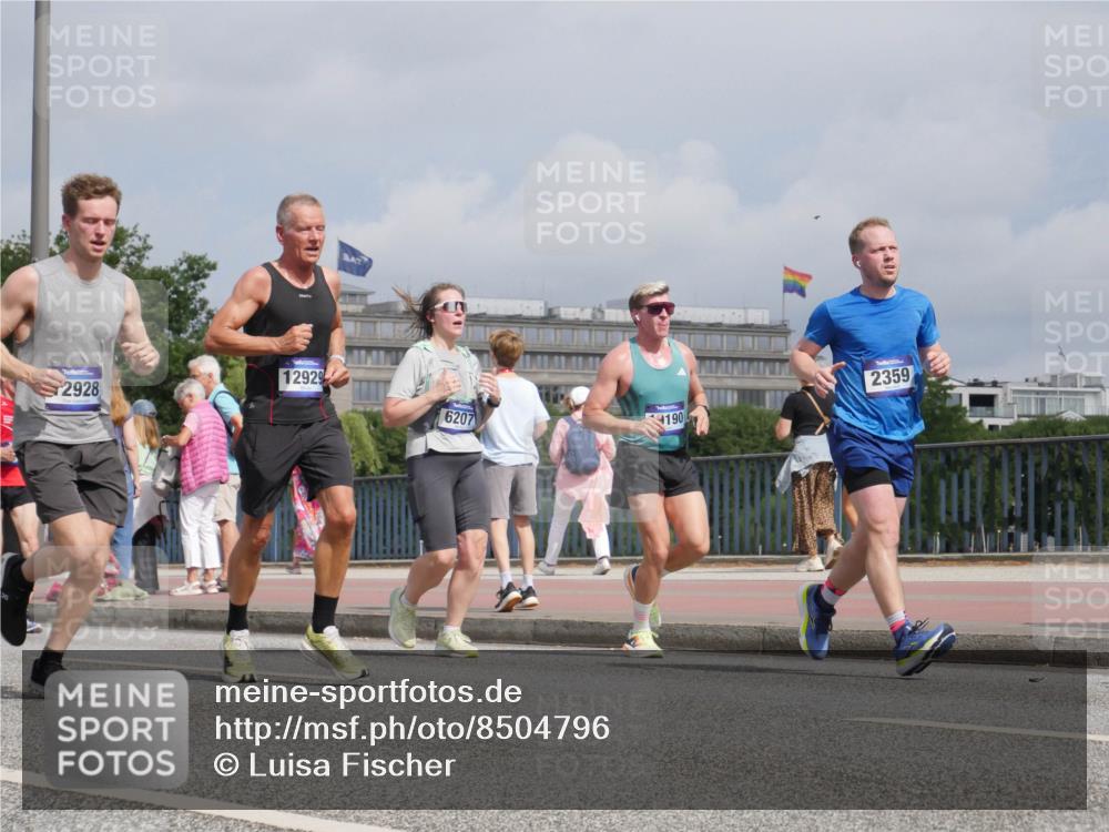 29.06.2025 - hella hamburg halbmarathon Luisa Fischer http://msf.ph/oto/8504796 29.06.2025 10:16:32 Kennedybrücke 2928, 12929, 2359, 6207, 190, 1194, 1939, 2055, 2359, 2721, 2904, 6207, 7460, 9612 meine-sportfotos.de