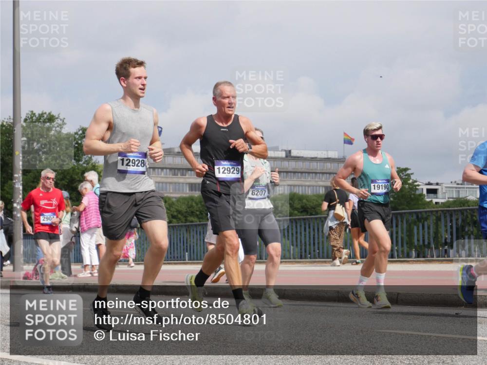 29.06.2025 - hella hamburg halbmarathon Luisa Fischer http://msf.ph/oto/8504801 29.06.2025 10:16:33 Kennedybrücke 290, 12928, 12929, 6207, 19190, 1194, 1939, 2055, 2359, 2721, 2904, 4001, 6207, 7460, 9612 meine-sportfotos.de