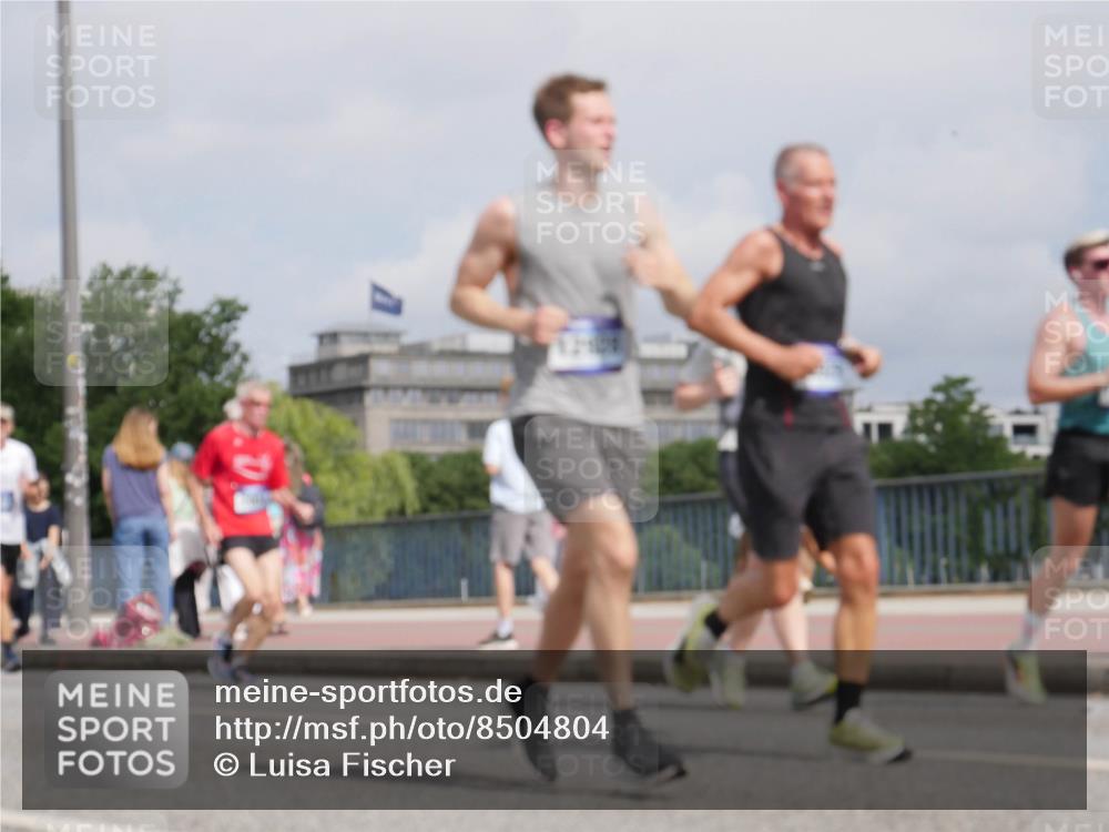 29.06.2025 - hella hamburg halbmarathon Luisa Fischer http://msf.ph/oto/8504804 29.06.2025 10:16:33 Kennedybrücke 1194, 1939, 2055, 2359, 2721, 2904, 4001, 6207, 7460, 9612 meine-sportfotos.de