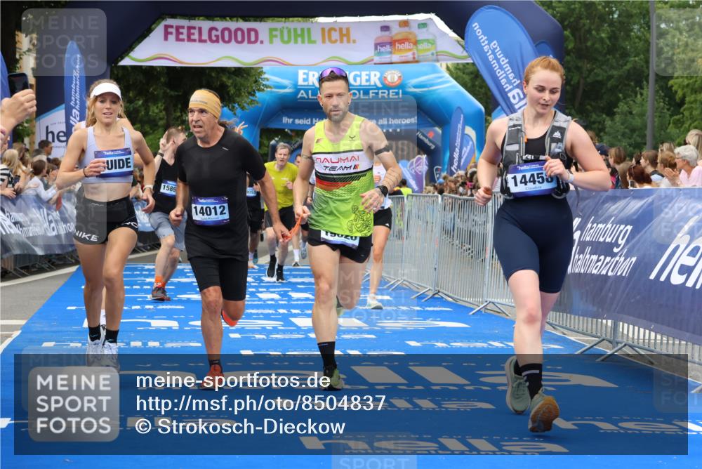 29.06.2025 - hella hamburg halbmarathon Strokosch-Dieckow http://msf.ph/oto/8504837 29.06.2025 10:51:39 Ziel 2396, 5008, 6286, 7224, 8710, 8819, 10691, 12224, 13327, 14012, 14458, 15496, 15727, 15831, 15899, 17682, 19007, 19020, 19053 meine-sportfotos.de