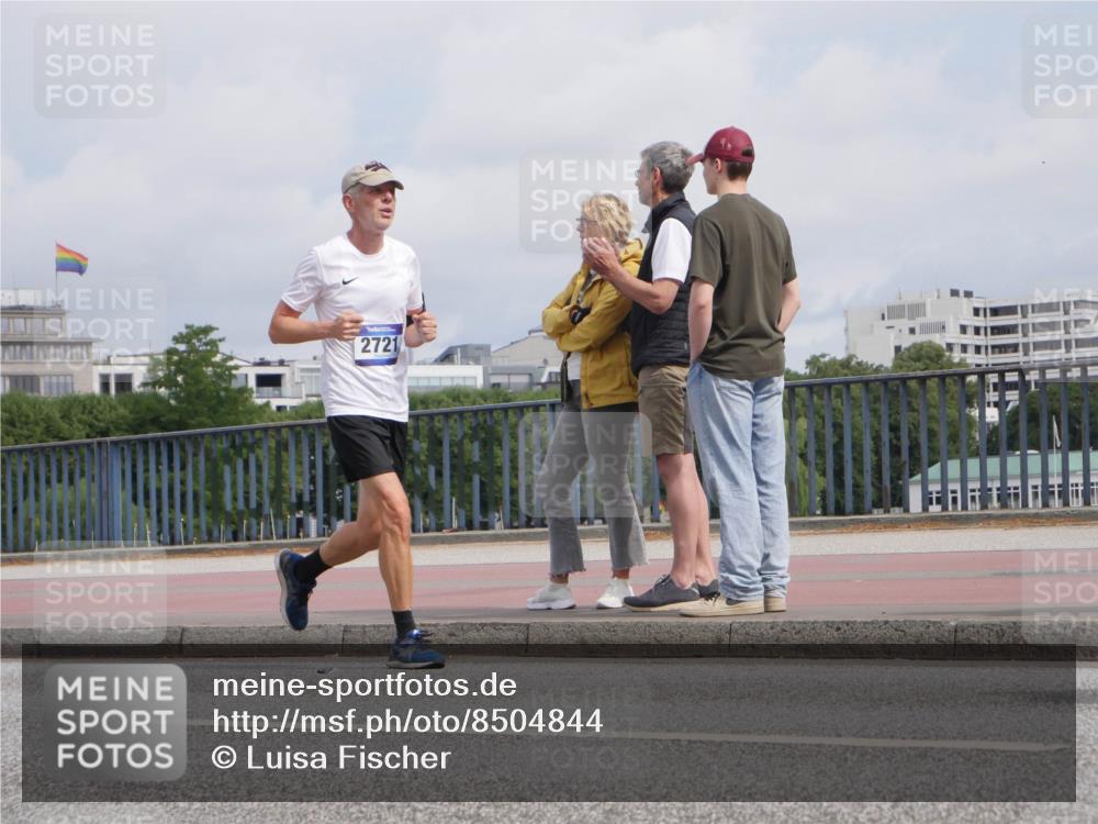 29.06.2025 - hella hamburg halbmarathon Luisa Fischer http://msf.ph/oto/8504844 29.06.2025 10:16:37 Kennedybrücke 2721, 1194, 1939, 2721, 2904, 4001, 4795, 5631, 6207, 7913, 9612, 9631 meine-sportfotos.de