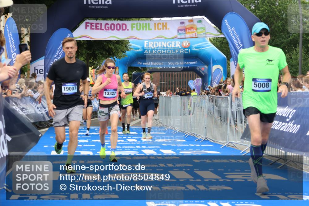 29.06.2025 - hella hamburg halbmarathon Strokosch-Dieckow http://msf.ph/oto/8504849 29.06.2025 10:51:35 Ziel 1335, 5008, 7943, 10691, 13327, 13403, 14012, 14458, 15496, 15899, 19007, 19020 meine-sportfotos.de