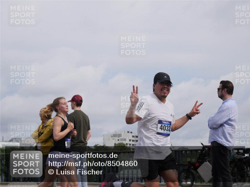 29.06.2025 - hella hamburg halbmarathon Luisa Fischer http://msf.ph/oto/8504860 29.06.2025 10:16:52 Kennedybrücke 988, 4032, 1747, 2891, 4032, 4962, 5719, 7462, 8673, 9141, 9886, 10442, 10443 meine-sportfotos.de