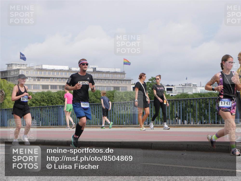29.06.2025 - hella hamburg halbmarathon Luisa Fischer http://msf.ph/oto/8504869 29.06.2025 10:16:53 Kennedybrücke 5719, 18041, 1747, 1747, 4032, 4962, 5719, 8673, 9141, 9886, 10442, 10443 meine-sportfotos.de