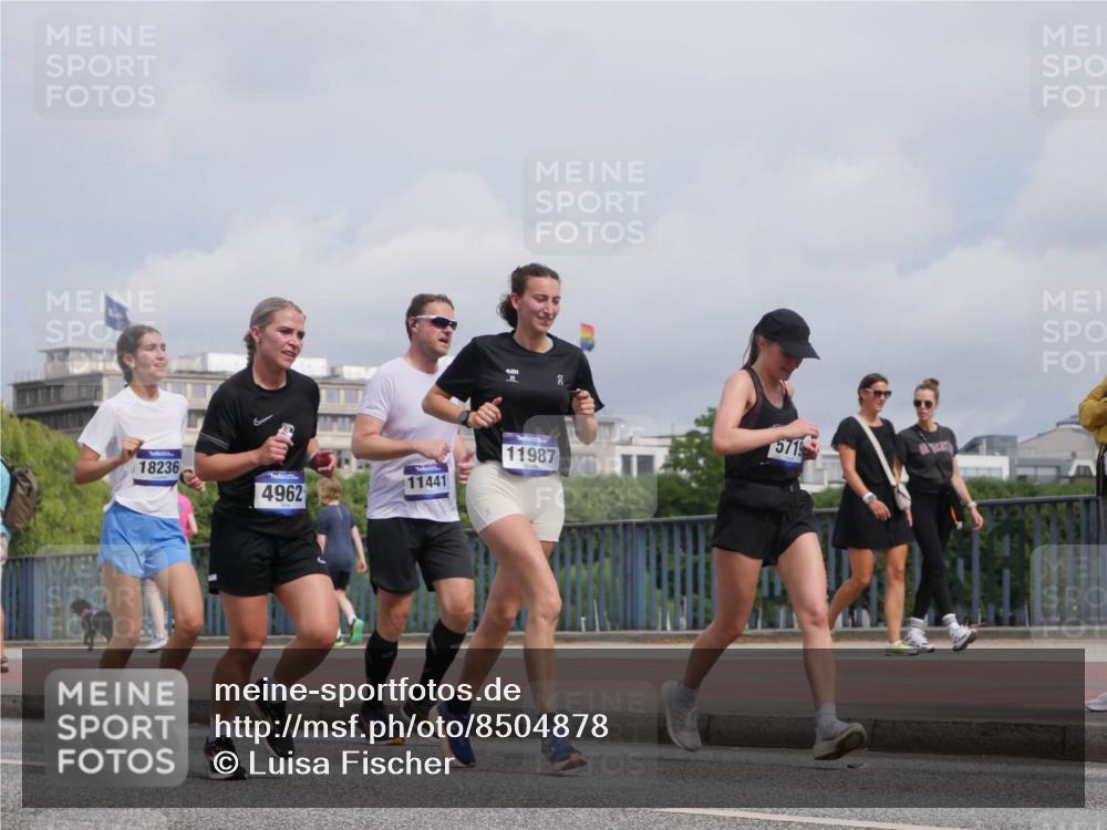 29.06.2025 - hella hamburg halbmarathon Luisa Fischer http://msf.ph/oto/8504878 29.06.2025 10:16:55 Kennedybrücke 18236, 11441, 4962, 11987, 5719, 1747, 4962, 5719, 6089, 9141, 9886 meine-sportfotos.de