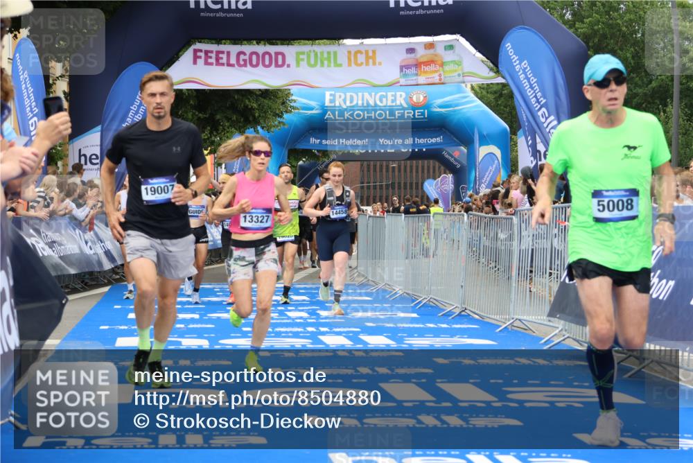 29.06.2025 - hella hamburg halbmarathon Strokosch-Dieckow http://msf.ph/oto/8504880 29.06.2025 10:51:35 Ziel 1335, 5008, 7943, 10691, 13327, 13403, 14012, 14458, 15496, 15899, 19007, 19020 meine-sportfotos.de