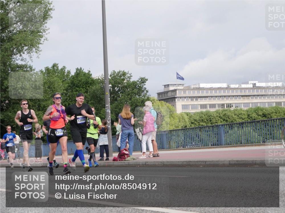 29.06.2025 - hella hamburg halbmarathon Luisa Fischer http://msf.ph/oto/8504912 29.06.2025 10:17:01 Kennedybrücke 13788, 8, 6089, 17699, 12938, 6089, 8001, 9141, 9845 meine-sportfotos.de